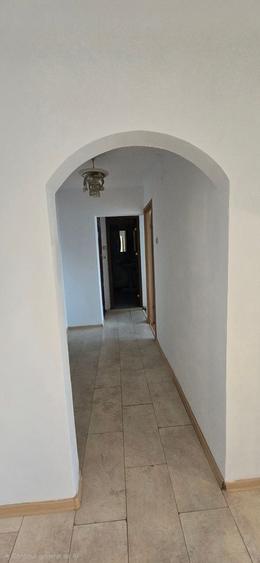 Apartament cu 3 camere decomandat în Micro 6