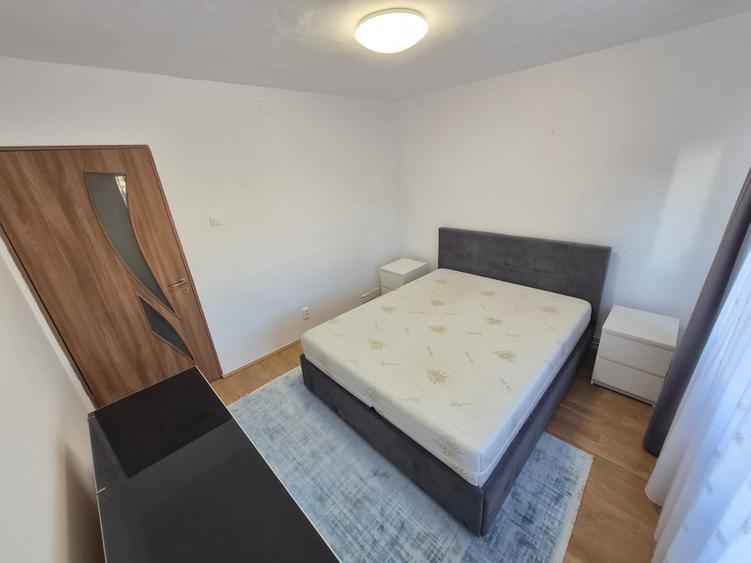 Apartament cu 3 camere decomandat în Spitalul Județean