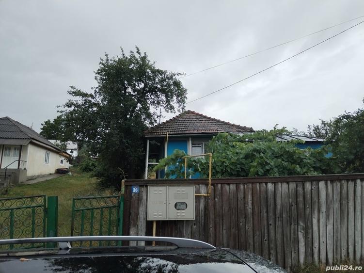 Casă cu 3 camere cu Teren 1100 Mp în Costești