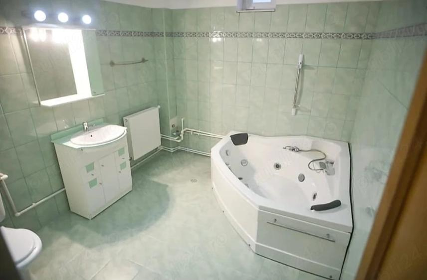 Casă cu Teren 1050 Mp în Central