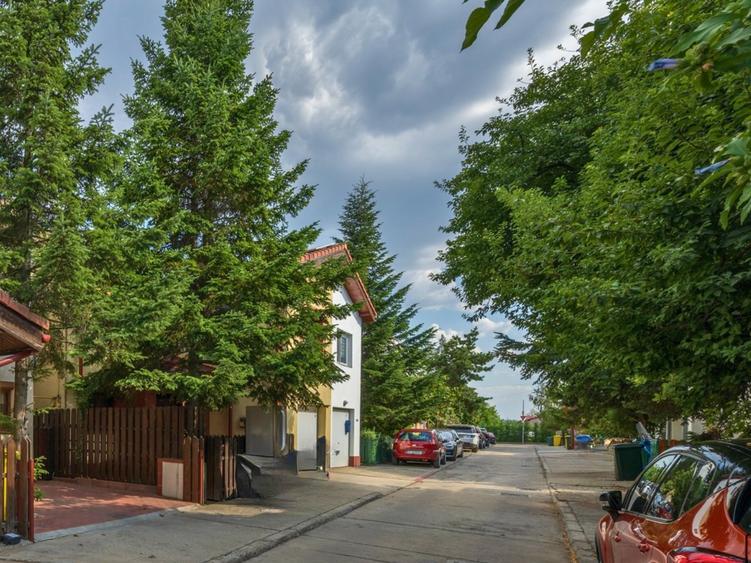 Duplex cu 3 camere cu Teren 302 Mp în Iancu Nicolae