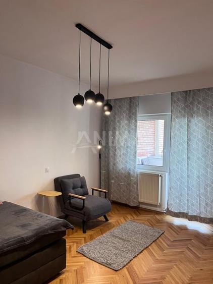 Apartament cu 3 camere decomandat, mobilat în Central