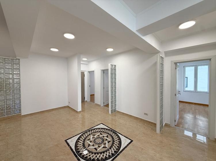 Apartament cu 4 camere decomandat în Sisești