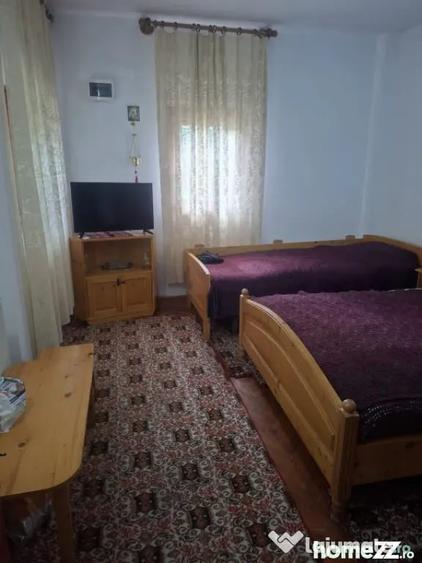 Casă cu 4 camere cu Teren 730 Mp în Izvoarele