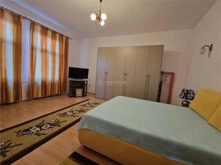 Casă cu 8 camere cu Teren 866 Mp în 1 Mai