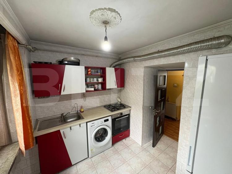 Apartament cu 3 camere decomandat, mobilat în Banat