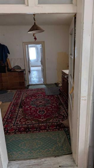 Casă cu 3 camere în Central