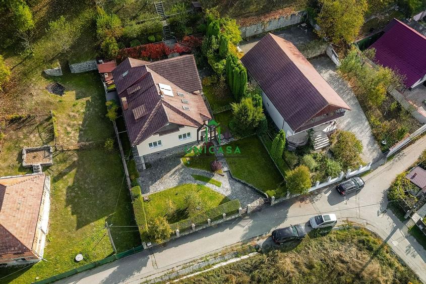 Casă individuală cu 8 camere cu Garaj în Bârsești (Mihăești)