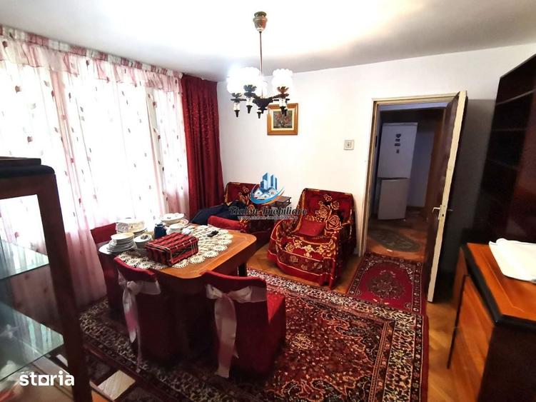 Apartament cu 3 camere semidecomandat în Dărmănești