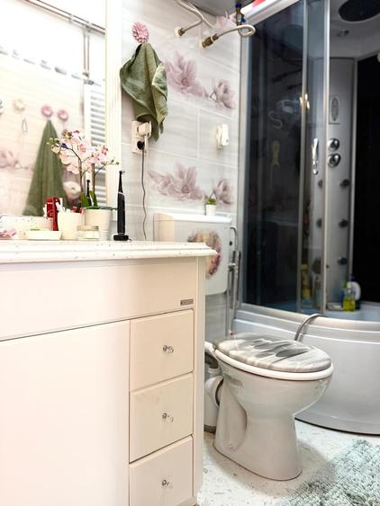 Apartament cu 3 camere semidecomandat în Universitate
