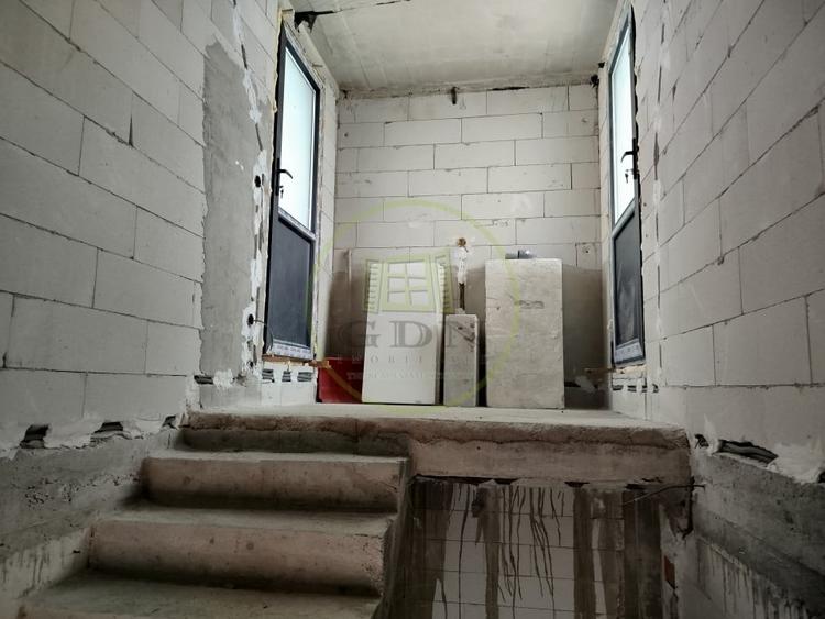 Duplex cu 10 camere cu Canalizare în Cantemir