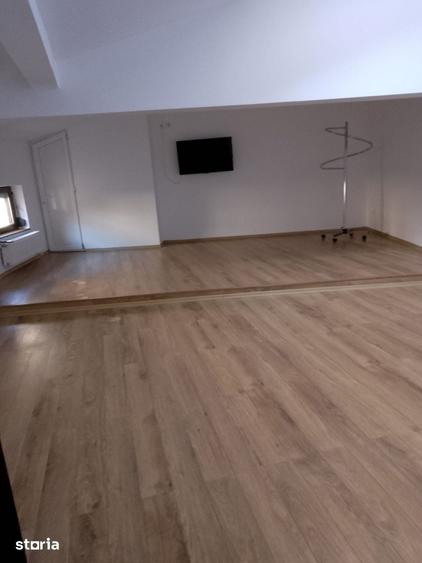 Casă cu 5 camere cu Teren 250 Mp în Central