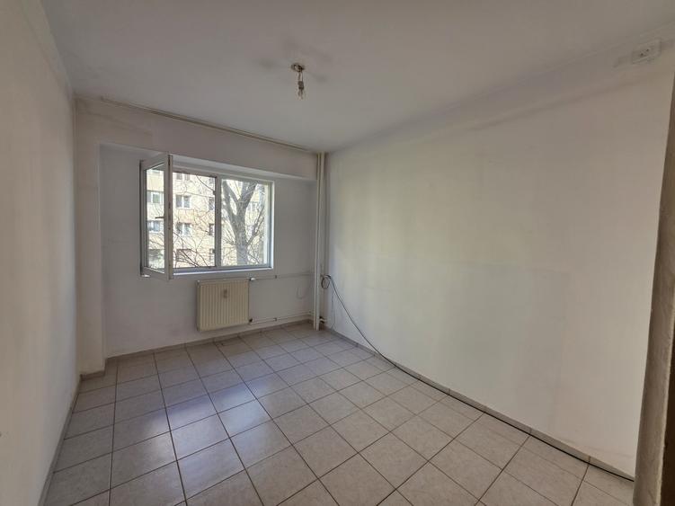Apartament cu 3 camere semidecomandat în Chișinau