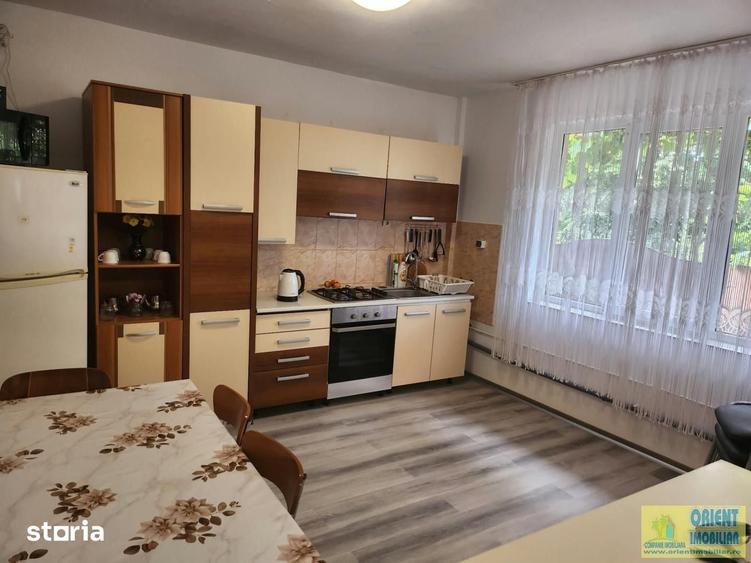 Casă cu 7 camere cu Teren 300 Mp în Nord