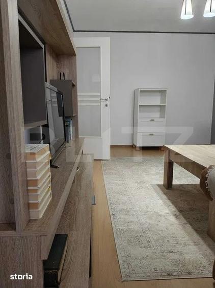 Apartament cu 3 camere decomandat în Micro 6