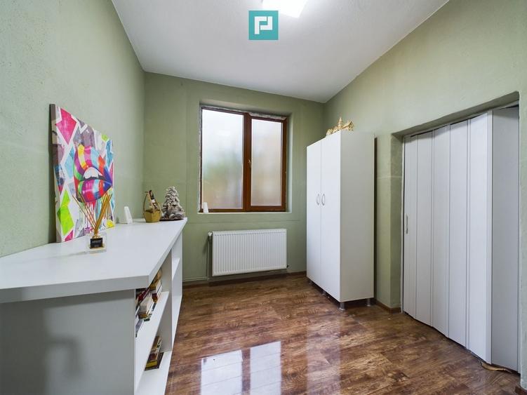 Casă individuală cu 10 camere cu Canalizare în Funcționarilor