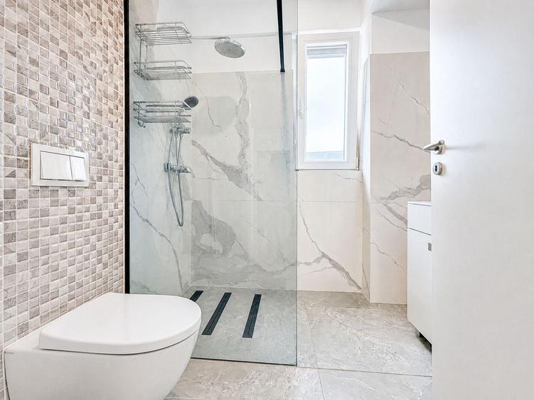 Apartament cu 3 camere decomandat în Aradului