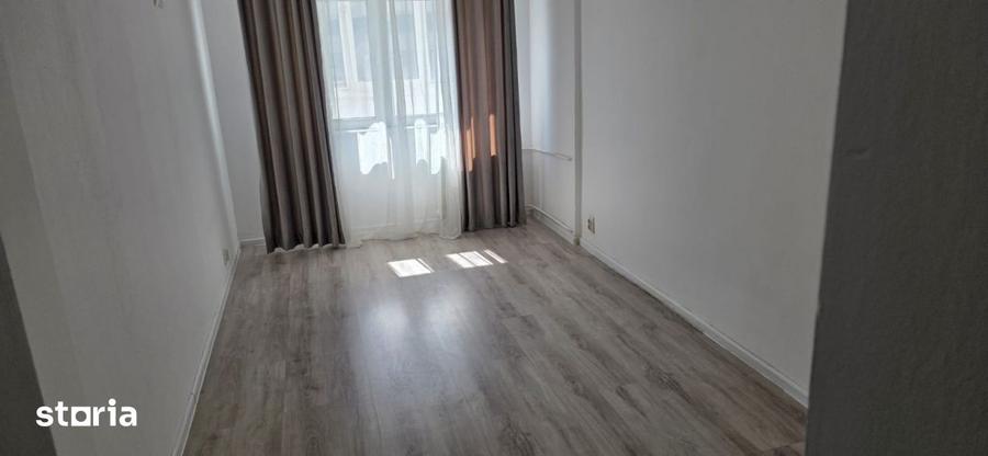 Apartament cu 3 camere decomandat în Obor