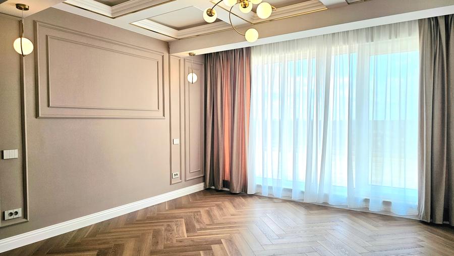 Penthouse cu 4 camere decomandat în 13 Septembrie