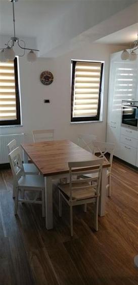 Apartament cu 3 camere decomandat în Tractorul
