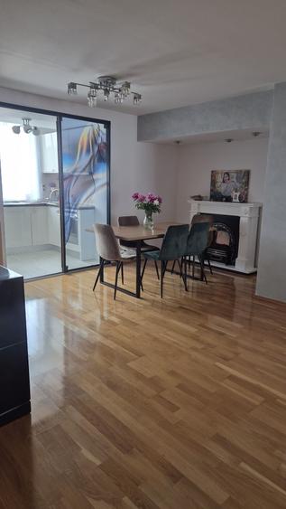 Apartament cu 4 camere decomandat în Central