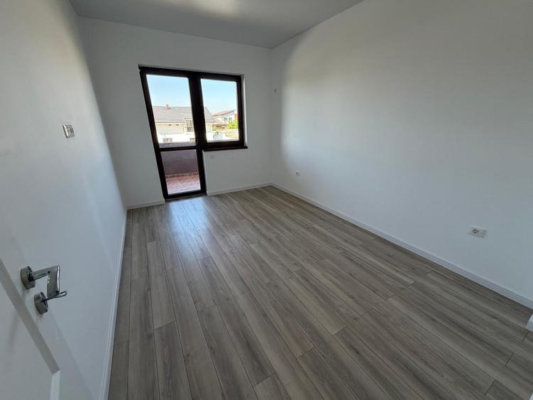 Duplex cu 4 camere cu Teren 300 Mp în Domnești