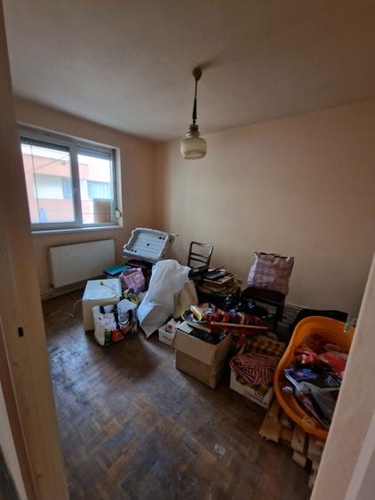 Apartament cu 3 camere semidecomandat în Ultracentral