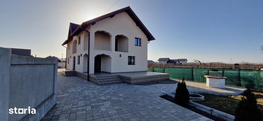 Casă cu 5 camere cu Teren 1400 Mp în Baia