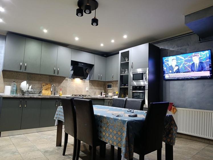 Casă cu 4 camere în Central