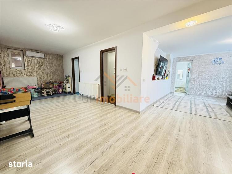 Casă cu 5 camere cu Teren 1000 Mp în Girișu de Criș