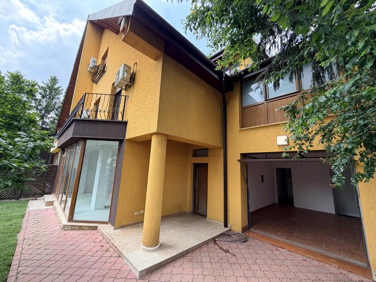 Casă individuală cu 6 camere cu Canalizare în Pipera