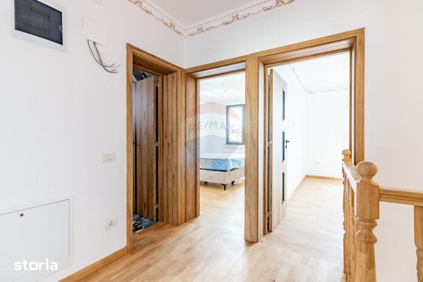 Casă cu 5 camere cu Teren 348 Mp în Central