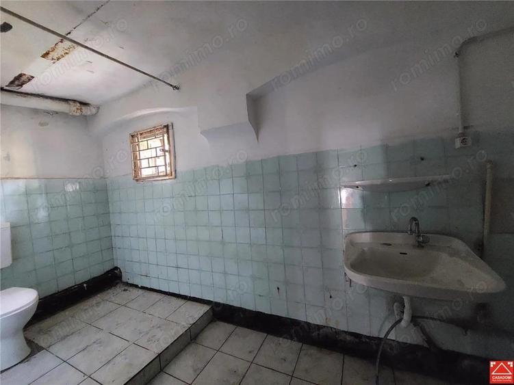Casa cu spatiu comercial, zona Intim - 19