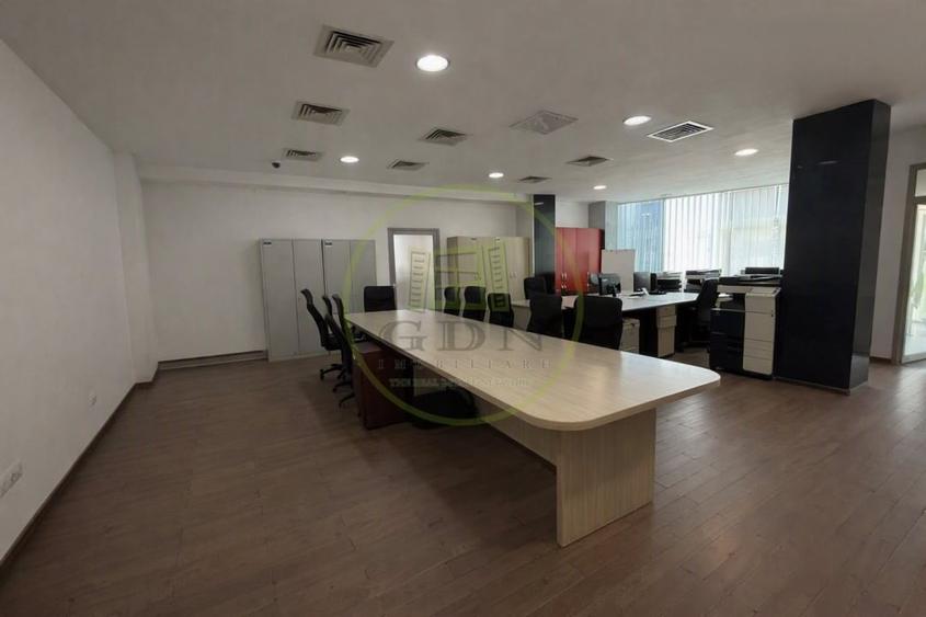 Spațiu comercial, de 660 mp, în Central