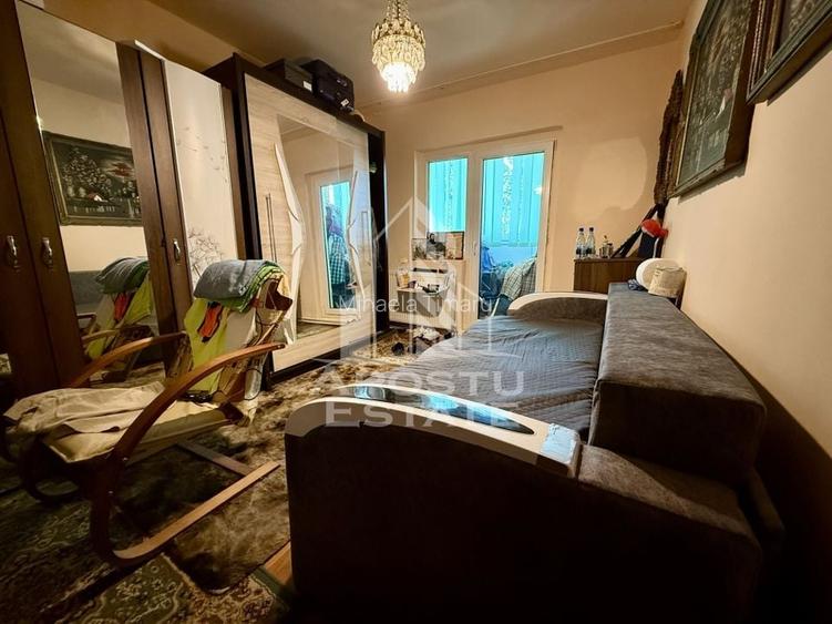 Apartament cu 3 camere, etajul 1, centrala proprie, zona Soarelui Apartament cu 3 camere, etajul 1, centrala proprie, zona Soarelui