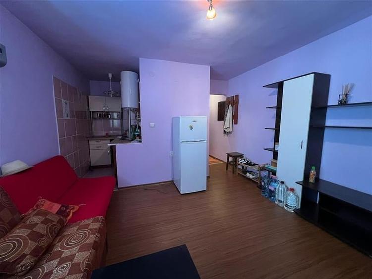 Apartament cu 2 camere semidecomandat, mobilat în Central