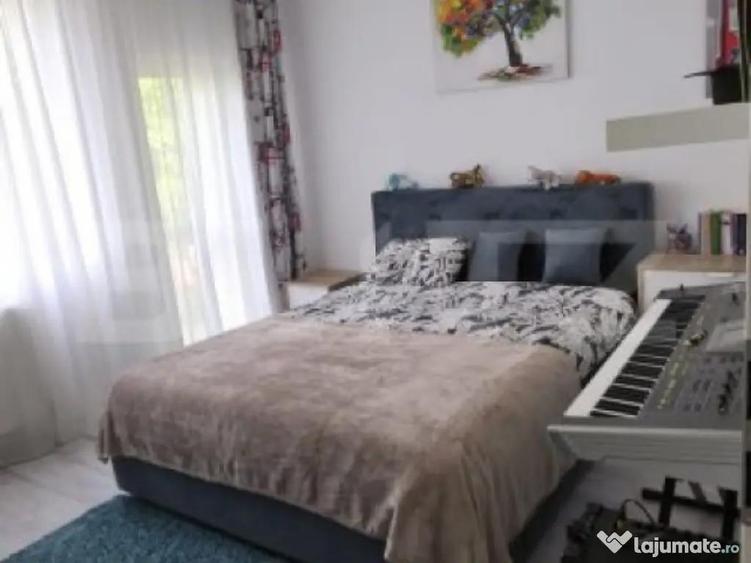 Proprietate Exclusivista: 2 Case, Piscina ?i Teren de Ten - 17