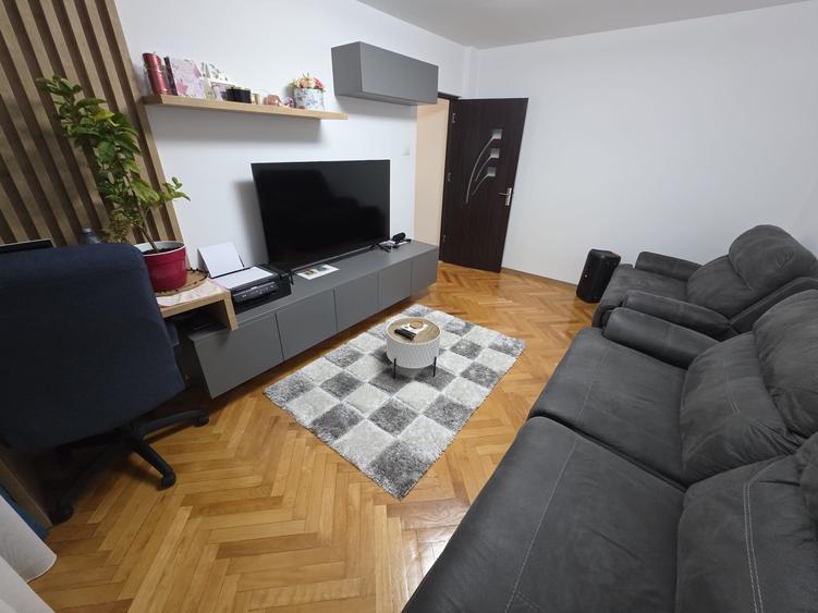 Vand apartament 3 camere decomandat Tractorul cu loc de parcare - 5