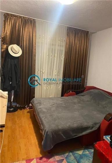 Royal Imobiliare - Vanzare Apartament zona 9 Mai - 2