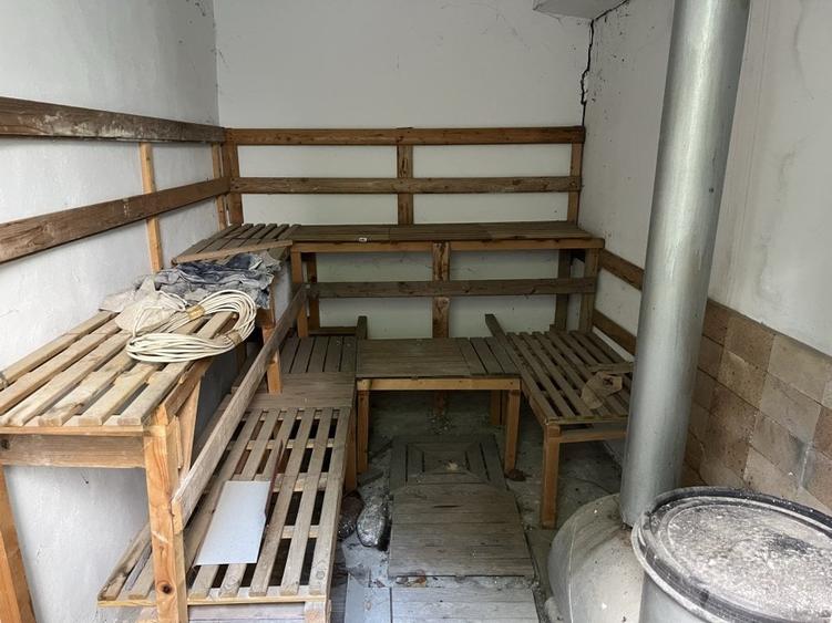 Casa-langa studiourile Buftea, 2 constructii, curte cu pomi, 2300mp, langa lac - 9