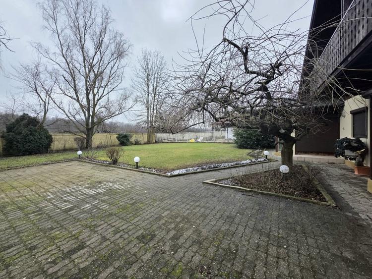 Vila deosebita de vanzare in Otopeni langa ''Ana Aslan'' - arhitectura germana - 75