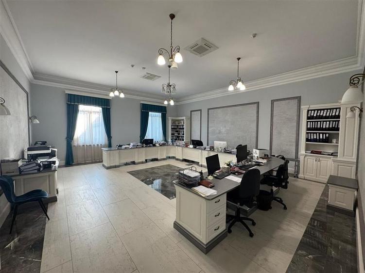 Spatiu Ultracentral 411 mp utili,S+P+1,1.500 mp teren, complet renovat - 2