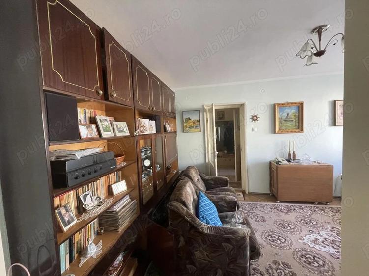 Babes ,2 camere semidecomandat, etaj , balcon, mobilat si utilat, euro - 2