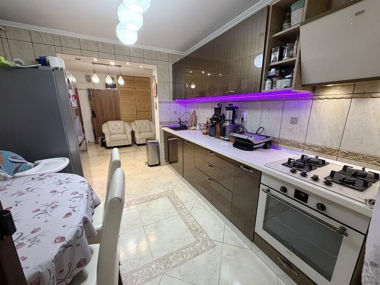Apartament 4 camere renovat, metrou 550 m, posibilitate centrala - 2
