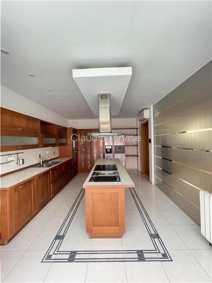 Exclusiv - Pipera | Vila + Piscina + Curte individuala | Negociabil