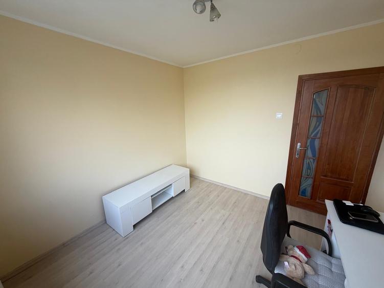 3 camere mobilat utilat etaj 3/4,metrou 1 decembrie la 5 minute - 14