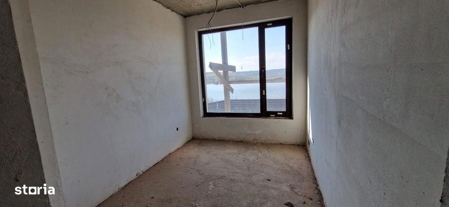 Vand vila la rosu cu teren 2700mp - 6