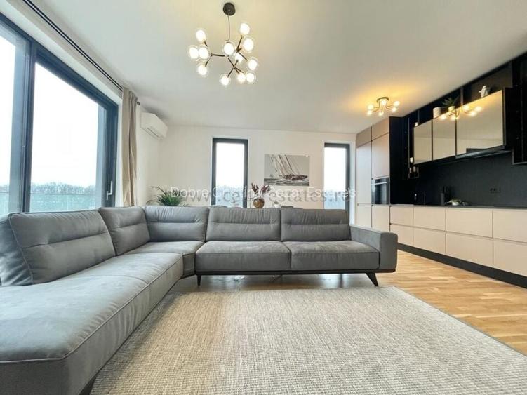 Apartament cu 4 camere decomandat în Băneasa