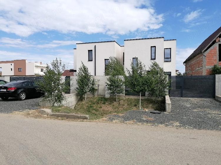 Casă cu 4 camere cu Teren 272 Mp în Moșnița Nouă