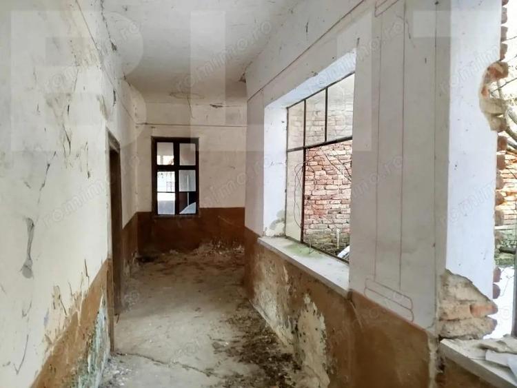 Vand casa ce necesita revonare la Zgribesti nr 100 strada Principala 1 hectar - 10